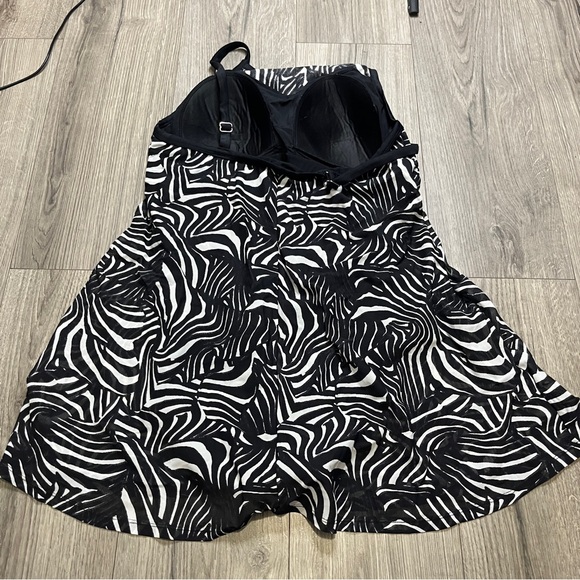 Swimsuits For All Womens Black White Swim Dress One Piece Lined Size 16 - Picture 3 of 5